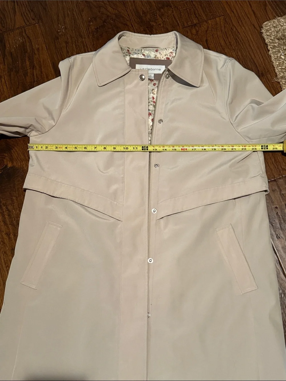 Liz Claiborne Light Cream Trench Coat minimalist vibes
